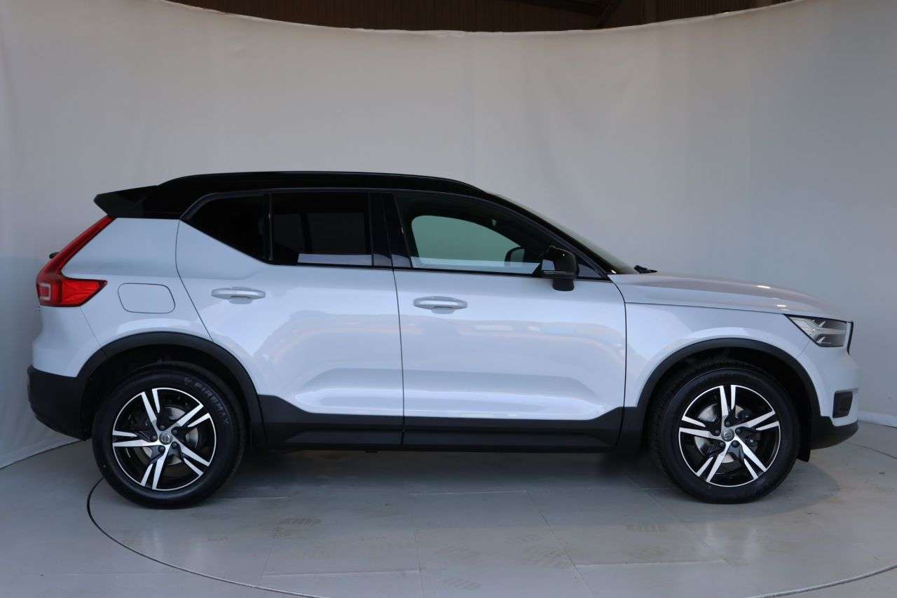A 2021 VOLVO XC40 1.5 T3 R-Design SUV 5dr Petrol Manual Euro 6 (s/s) (163 ps) FREE 24 MONTH W A 2021 VOLVO XC40 1.5 T3 R-Design SUV 5dr Petrol Manual Euro 6 (s/s) (163 ps) FREE 24 MONTH W