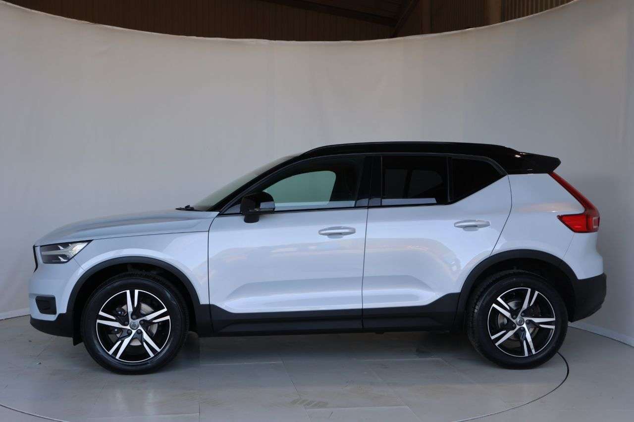 2021 VOLVO XC40 2021 VOLVO XC40