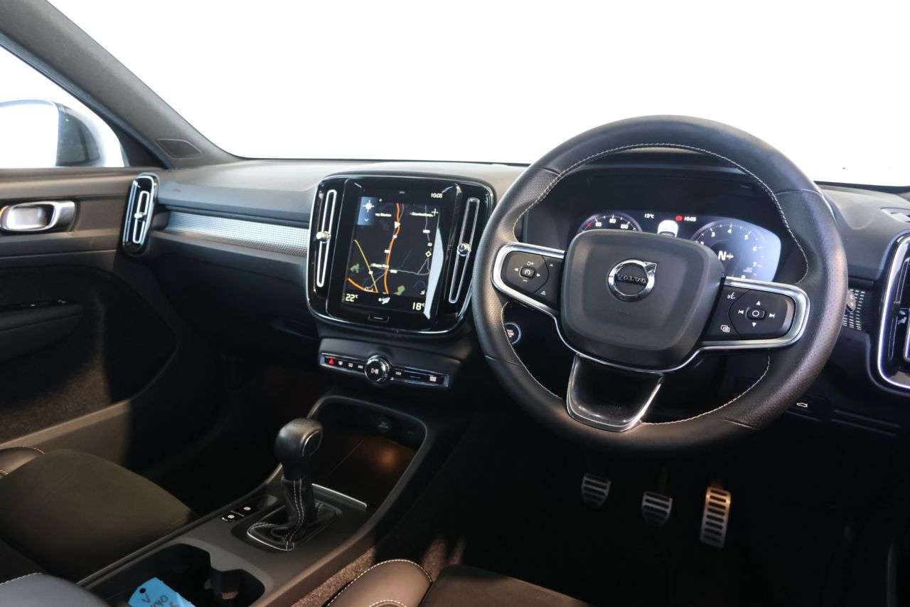 2021 VOLVO XC40 2021 VOLVO XC40