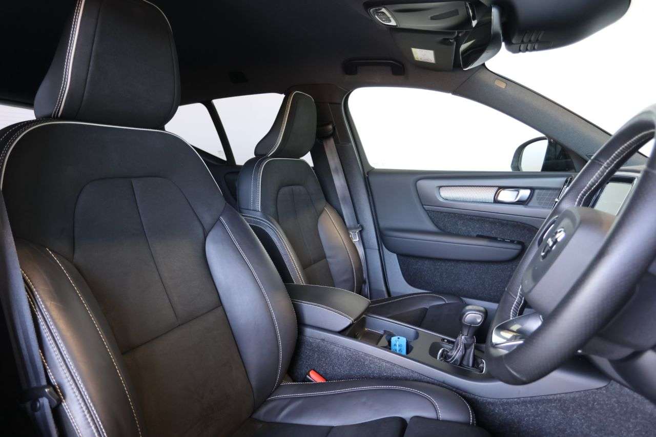 2021 VOLVO XC40 2021 VOLVO XC40