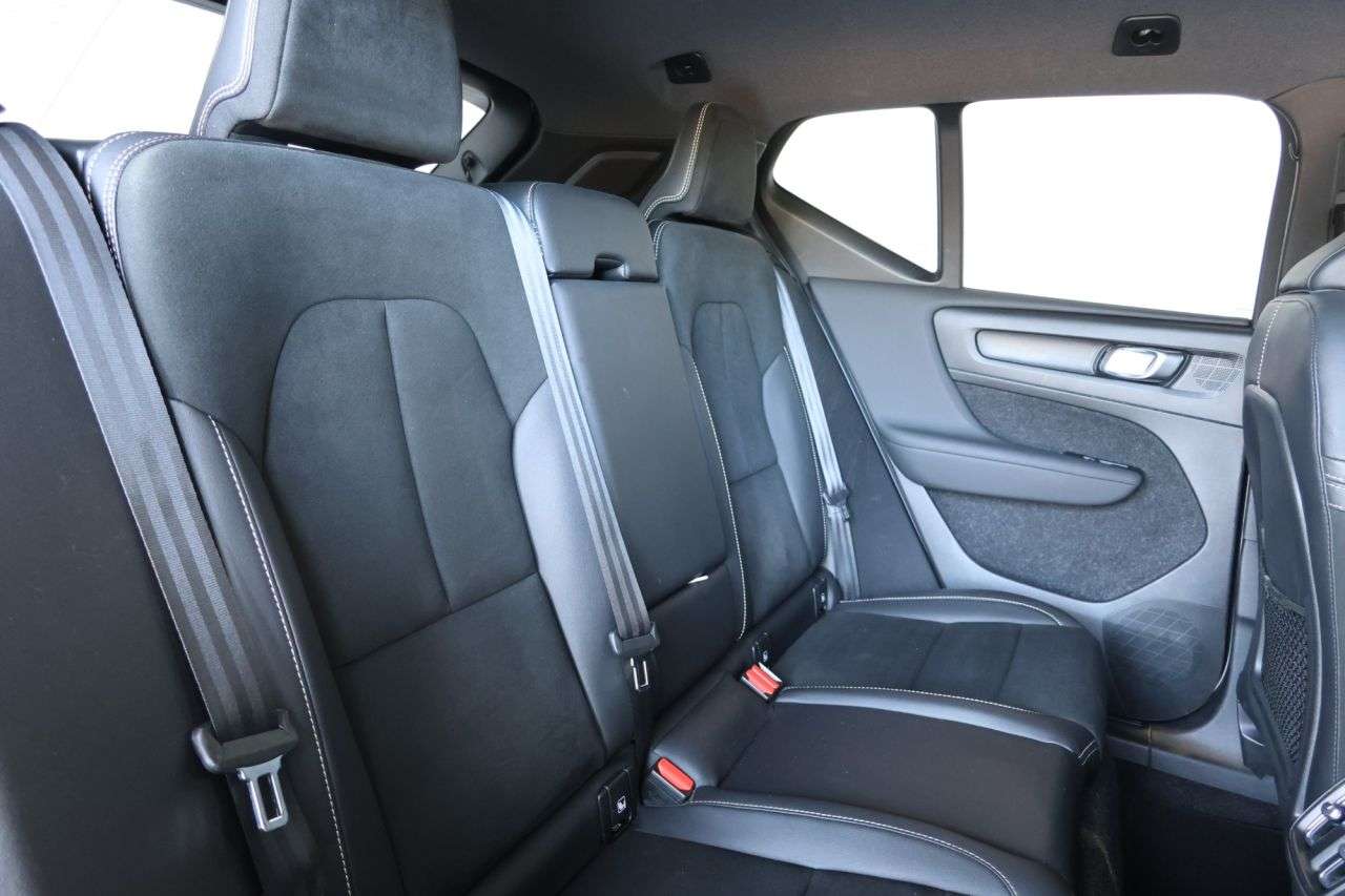 2021 VOLVO XC40 2021 VOLVO XC40