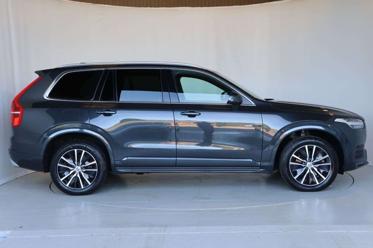 A 2021 VOLVO XC90 2.0 B5 MHEV Momentum SUV 5dr Diesel Hybrid Auto 4WD Euro 6 (s/s) (235 ps) P A 2021 VOLVO XC90 2.0 B5 MHEV Momentum SUV 5dr Diesel Hybrid Auto 4WD Euro 6 (s/s) (235 ps) P