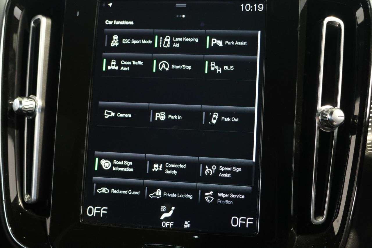 2021 VOLVO XC40 2021 VOLVO XC40