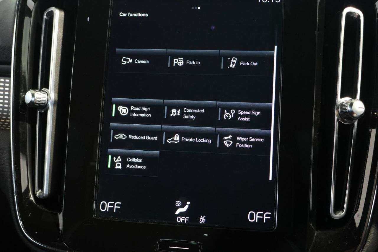 2021 VOLVO XC40 2021 VOLVO XC40