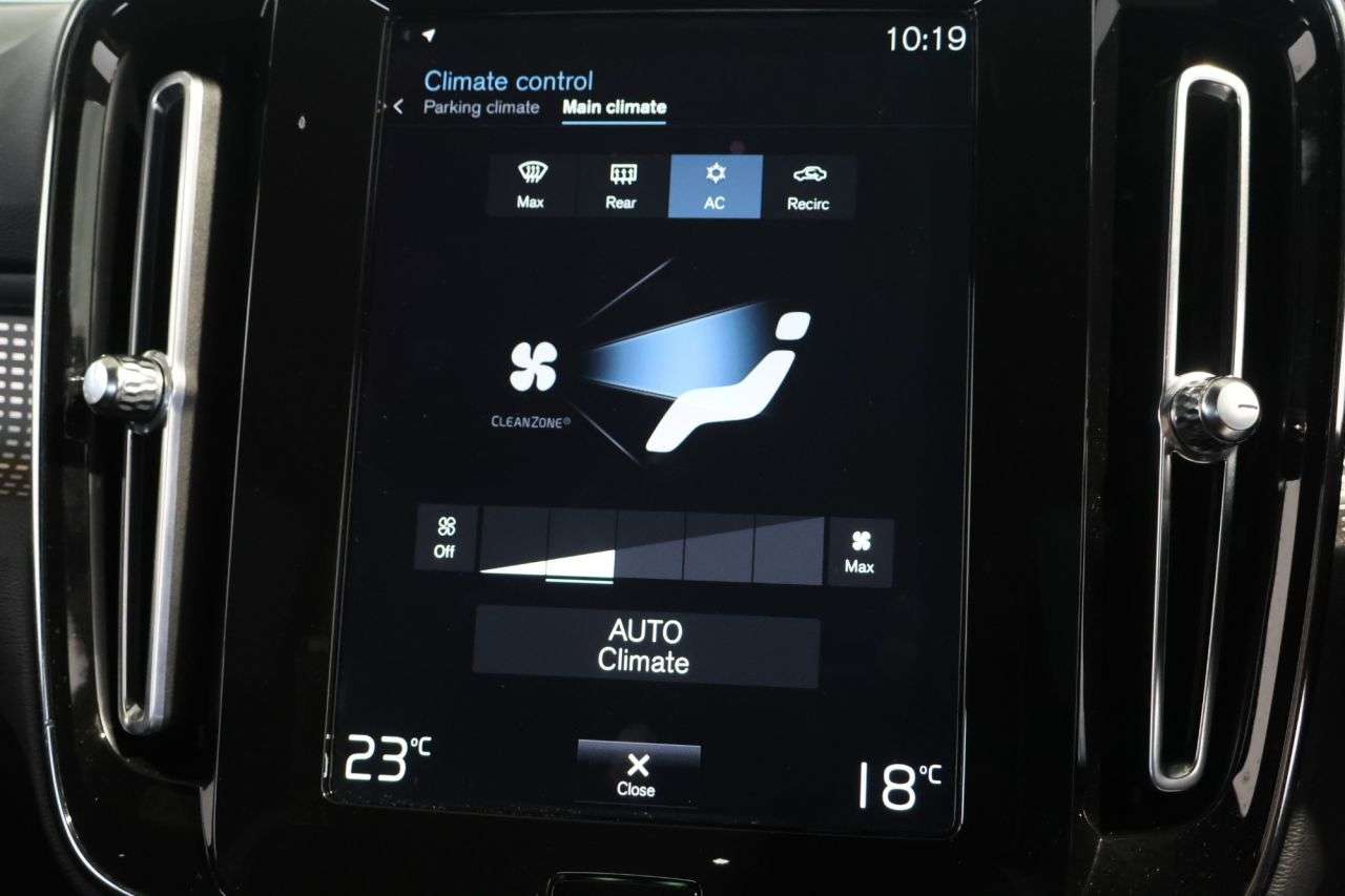 2021 VOLVO XC40 2021 VOLVO XC40
