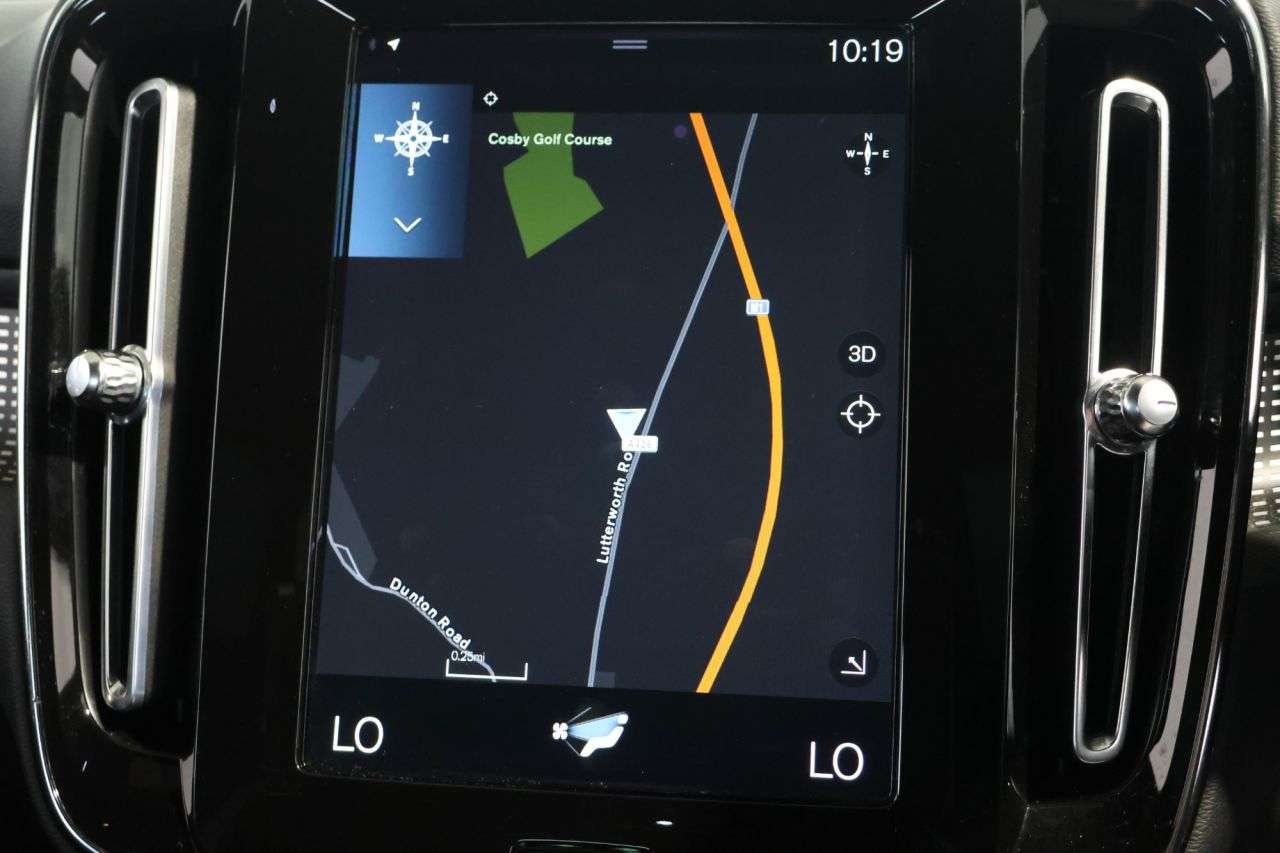 2021 VOLVO XC40 2021 VOLVO XC40