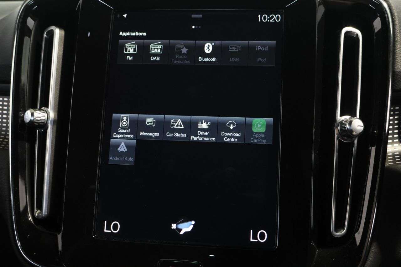 2021 VOLVO XC40 2021 VOLVO XC40