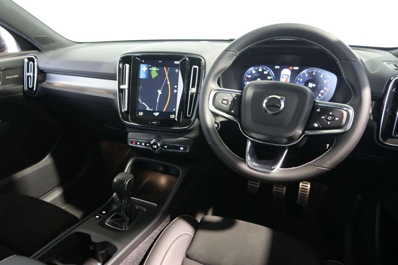 2021 VOLVO XC40 2021 VOLVO XC40
