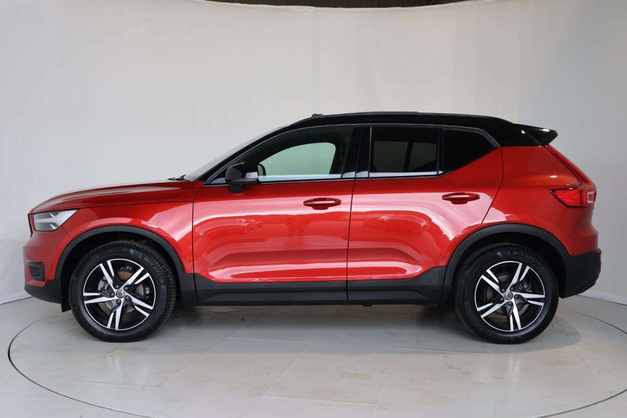 2021 VOLVO XC40 2021 VOLVO XC40