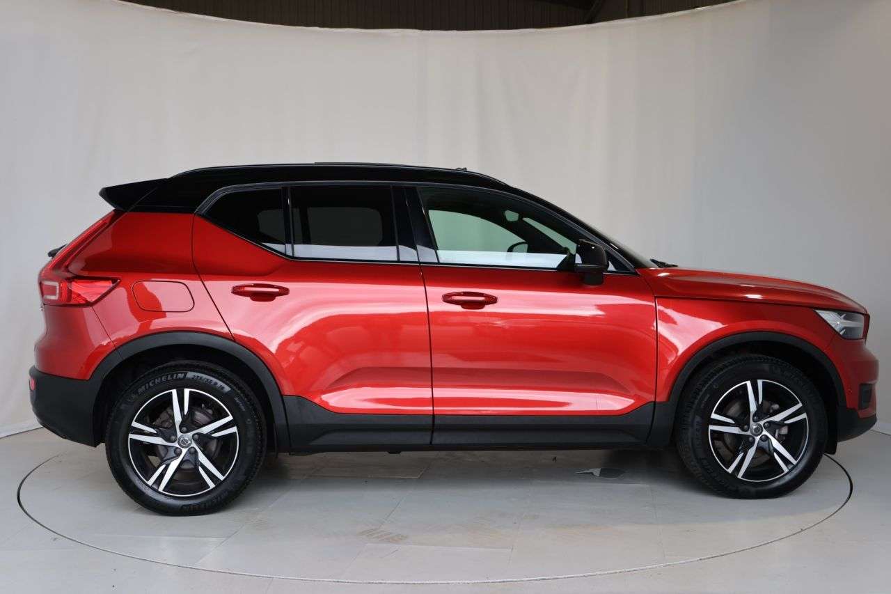 A 2021 VOLVO XC40 1.5 T3 R-Design SUV 5dr Petrol Manual Euro 6 (s/s) (163 ps) APPLE CAR PLAY A 2021 VOLVO XC40 1.5 T3 R-Design SUV 5dr Petrol Manual Euro 6 (s/s) (163 ps) APPLE CAR PLAY
