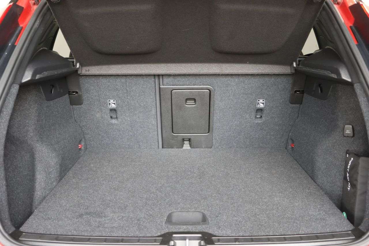 2021 VOLVO XC40 2021 VOLVO XC40