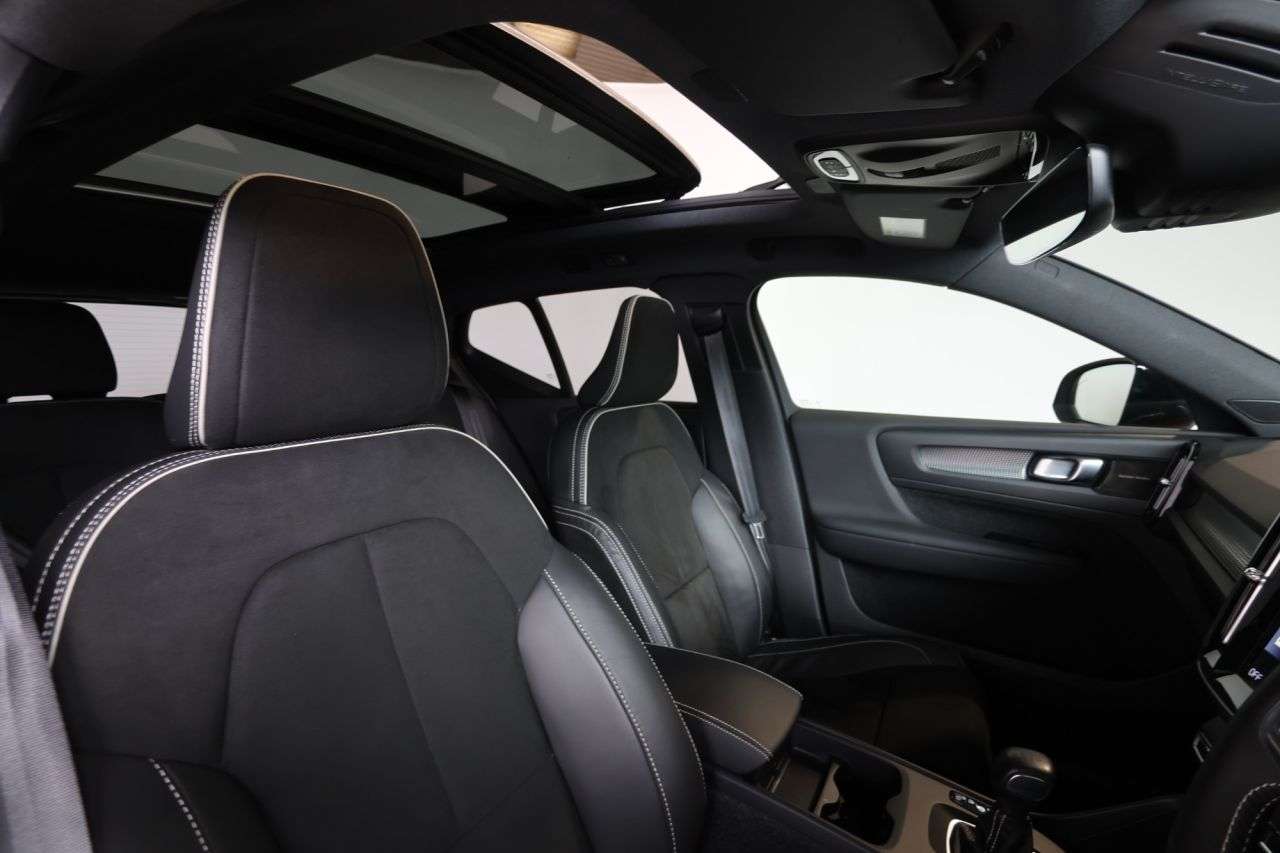 2021 VOLVO XC40 2021 VOLVO XC40