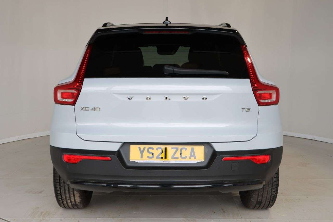 2021 VOLVO XC40 2021 VOLVO XC40