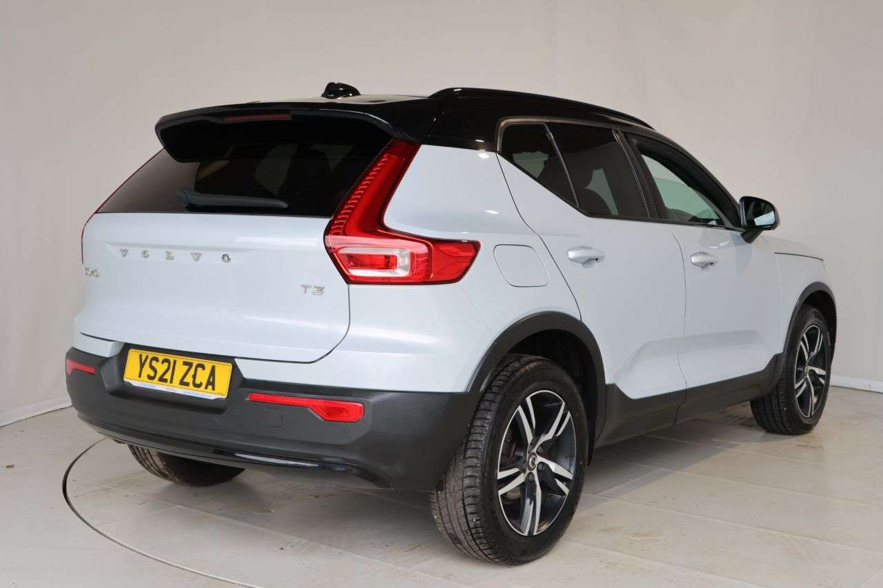 2021 VOLVO XC40 2021 VOLVO XC40