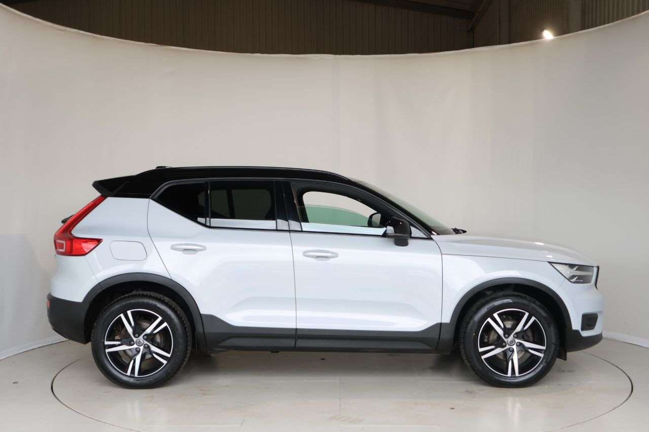 A 2021 VOLVO XC40 1.5 T3 R-Design SUV 5dr Petrol Manual Euro 6 (s/s) (163 ps) VOLVO SERVICE H A 2021 VOLVO XC40 1.5 T3 R-Design SUV 5dr Petrol Manual Euro 6 (s/s) (163 ps) VOLVO SERVICE H