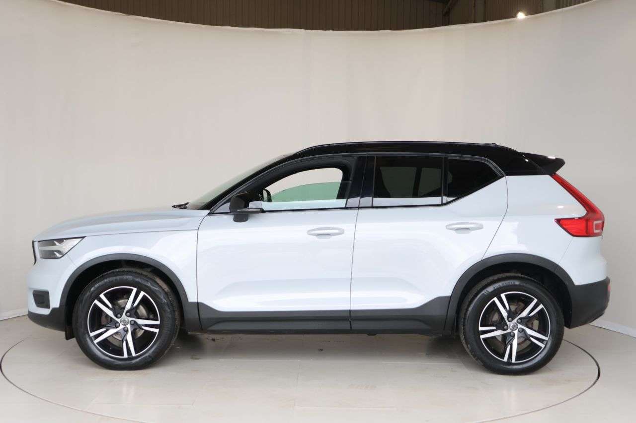 2021 VOLVO XC40 2021 VOLVO XC40