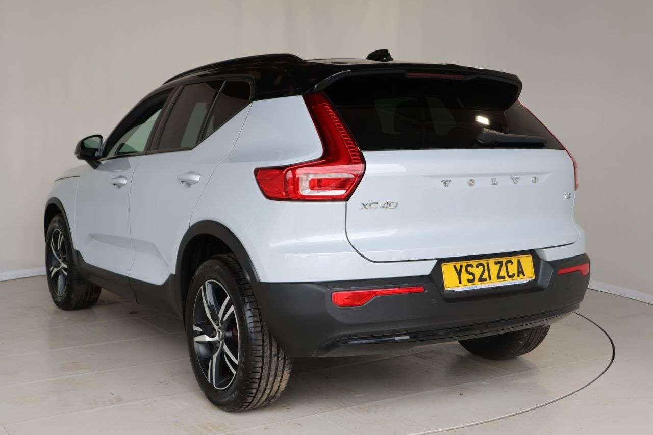 2021 VOLVO XC40 2021 VOLVO XC40