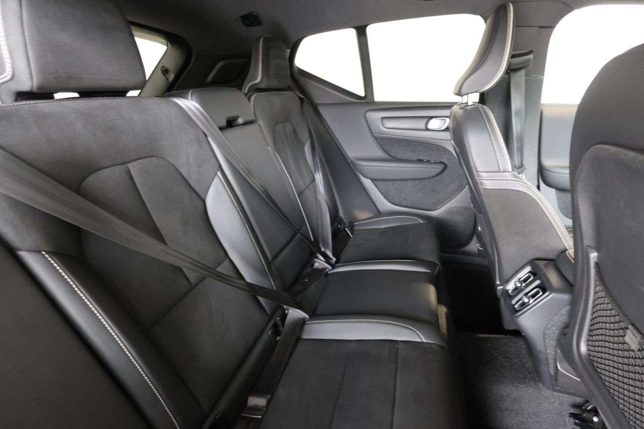 2021 VOLVO XC40 2021 VOLVO XC40