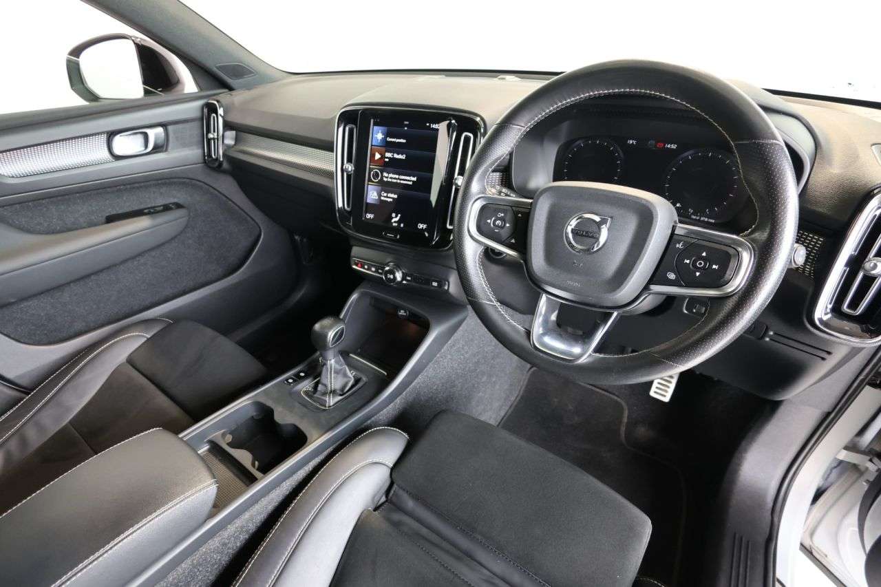 2021 VOLVO XC40 2021 VOLVO XC40