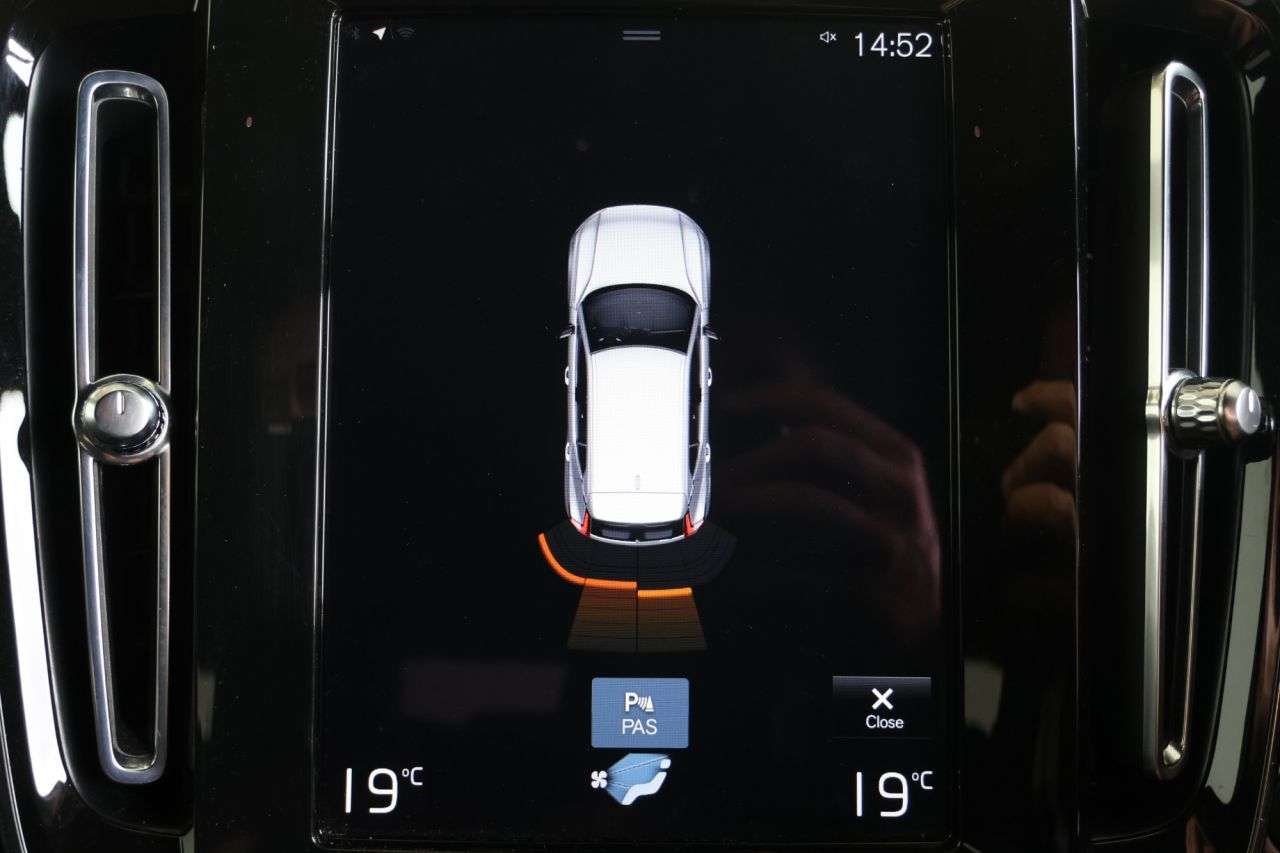 2021 VOLVO XC40 2021 VOLVO XC40