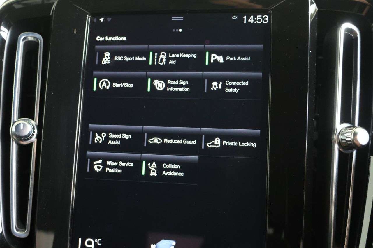 2021 VOLVO XC40 2021 VOLVO XC40
