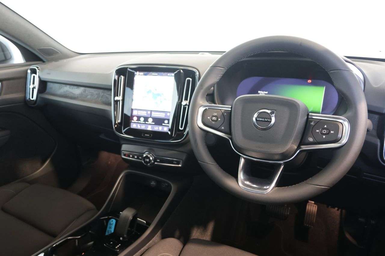 2024 VOLVO C40 2024 VOLVO C40