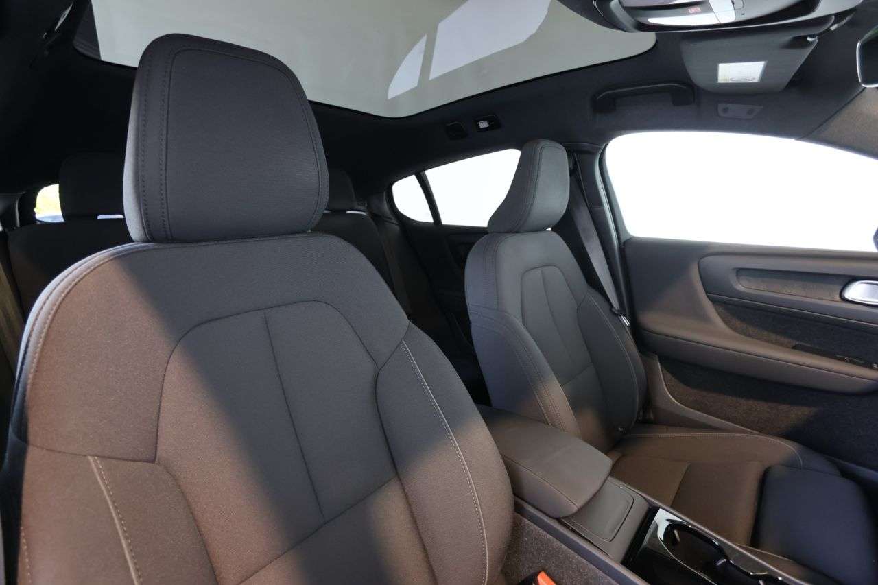 2024 VOLVO C40 2024 VOLVO C40