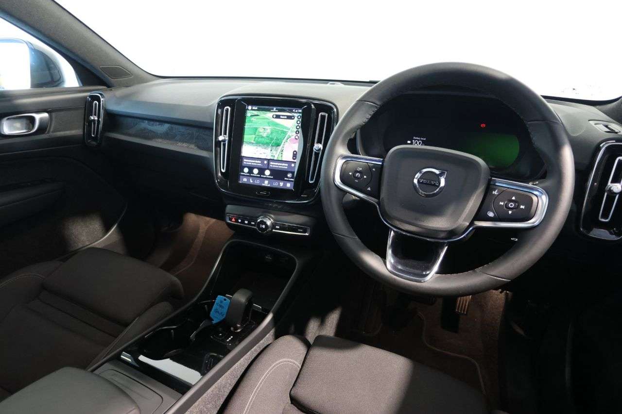 2024 VOLVO C40 2024 VOLVO C40