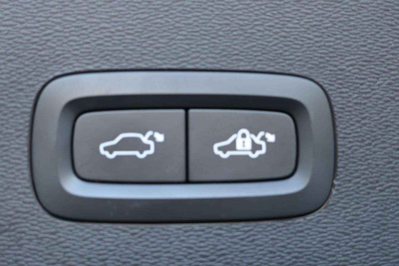 2024 VOLVO C40 2024 VOLVO C40