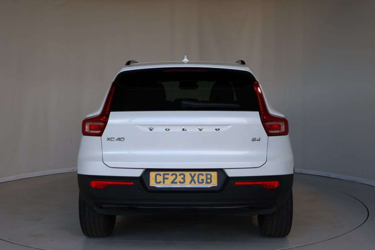 2023 VOLVO XC40 2023 VOLVO XC40