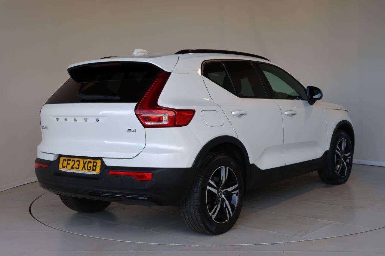 2023 VOLVO XC40 2023 VOLVO XC40
