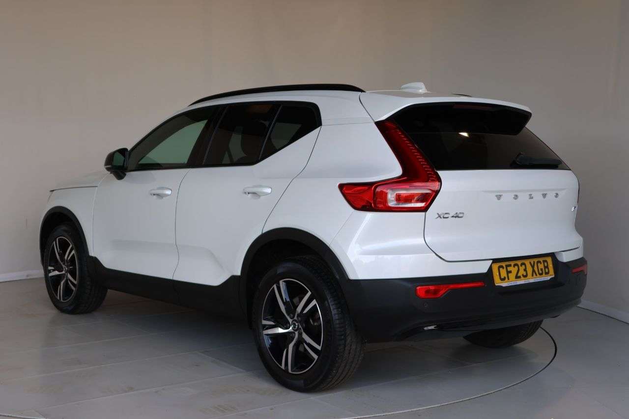 2023 VOLVO XC40 2023 VOLVO XC40
