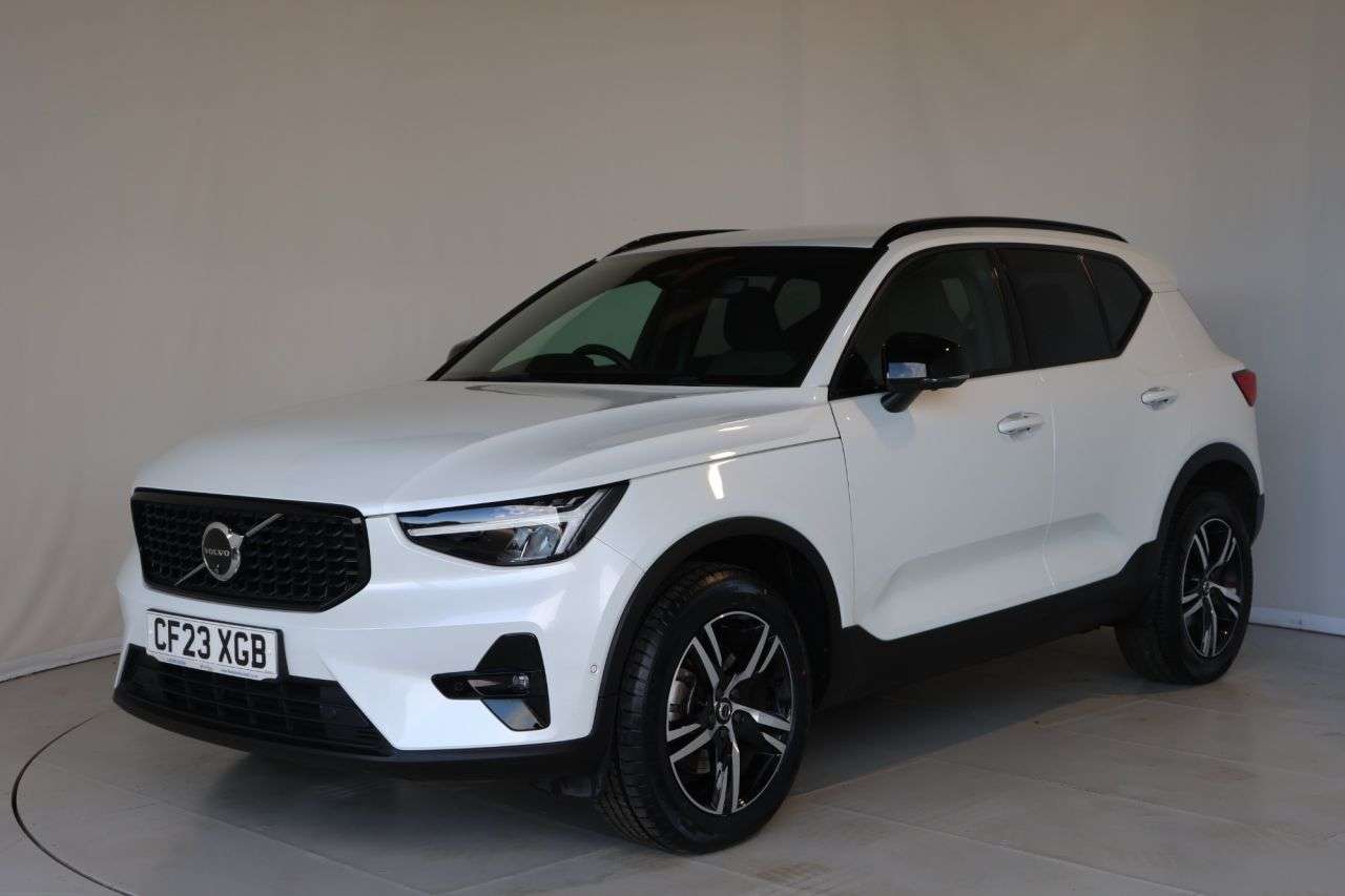 A 2023 VOLVO XC40 2.0 B4 MHEV Plus Dark SUV 5dr Petrol Hybrid DCT Auto Euro 6 (s/s) (197 ps) A 2023 VOLVO XC40 2.0 B4 MHEV Plus Dark SUV 5dr Petrol Hybrid DCT Auto Euro 6 (s/s) (197 ps)