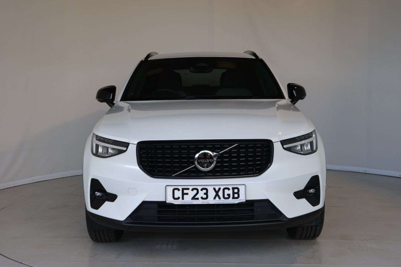 2023 VOLVO XC40 2023 VOLVO XC40