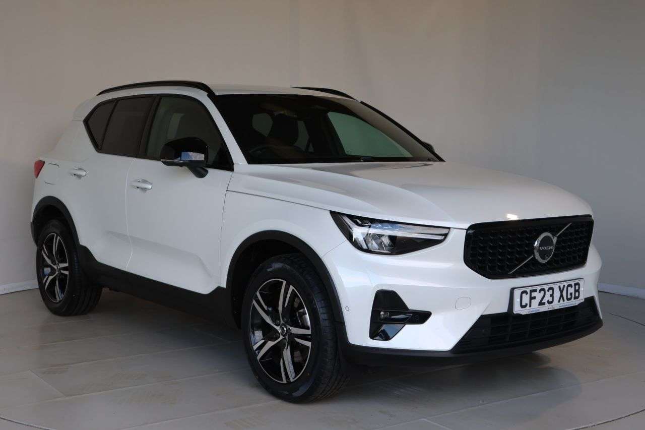 2023 VOLVO XC40 2023 VOLVO XC40