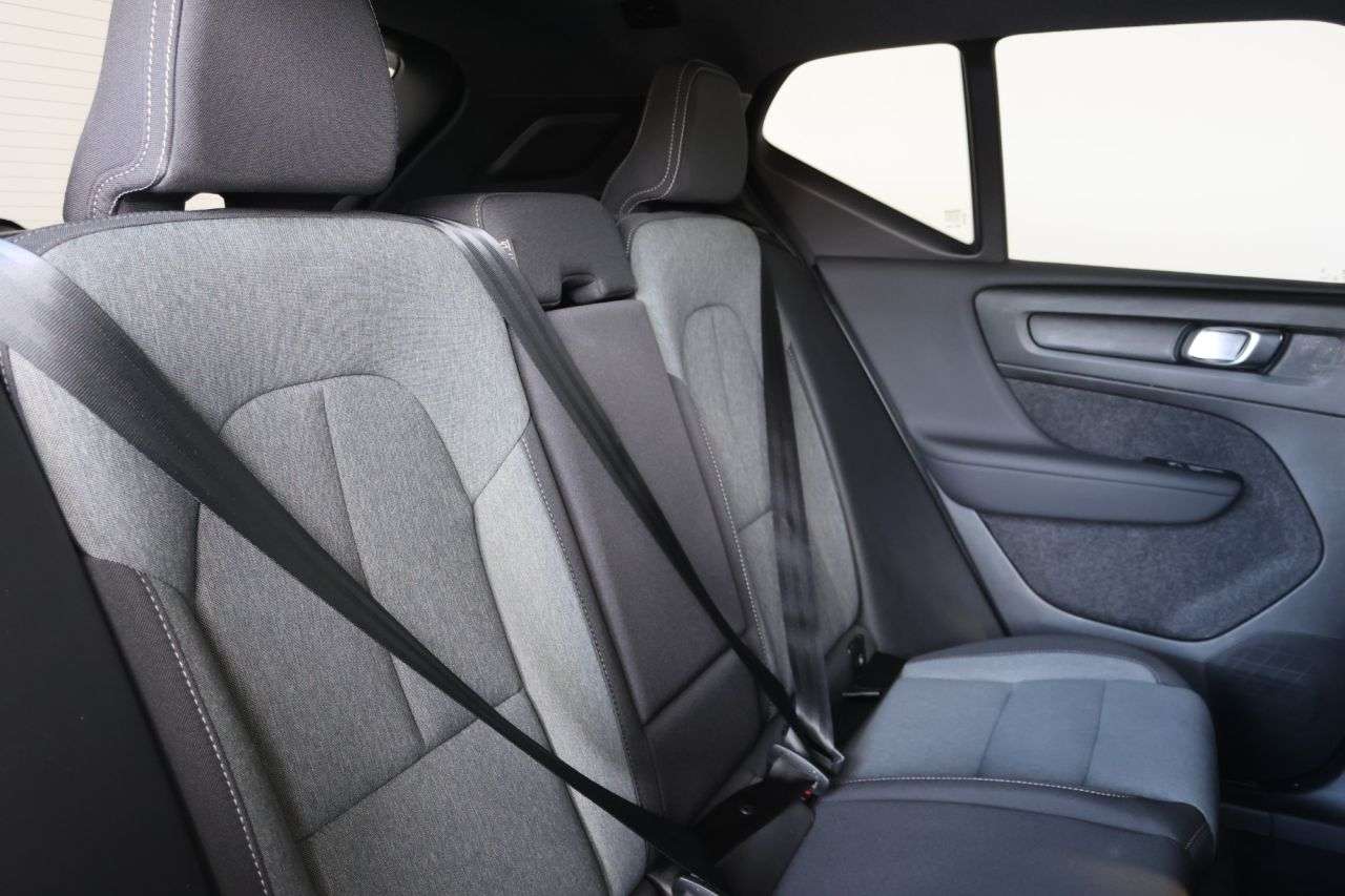 2023 VOLVO XC40 2023 VOLVO XC40