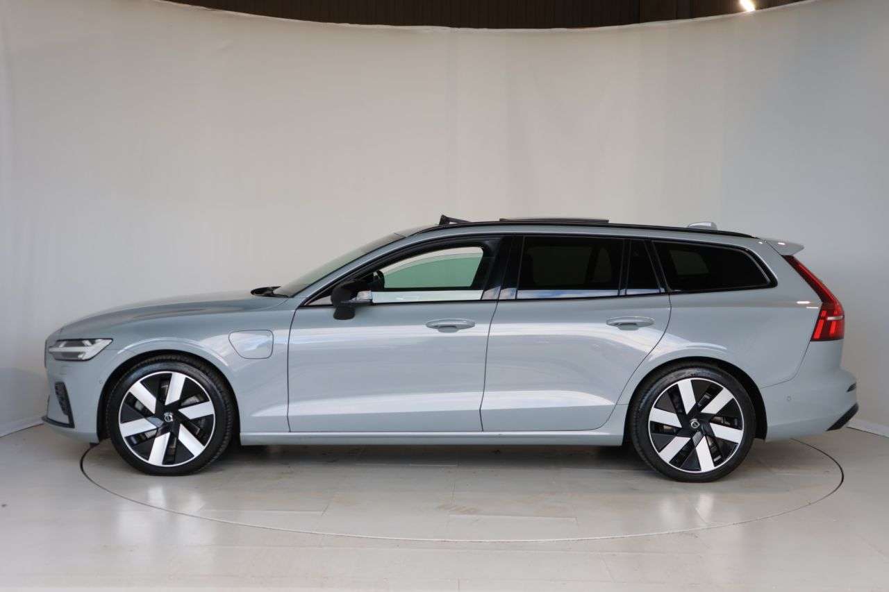 2023 VOLVO V60 2023 VOLVO V60