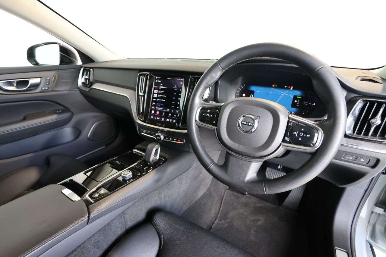 2023 VOLVO V60 2023 VOLVO V60