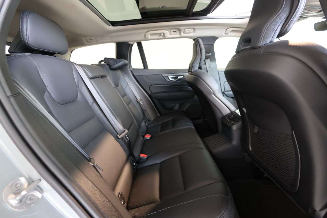2023 VOLVO V60 2023 VOLVO V60