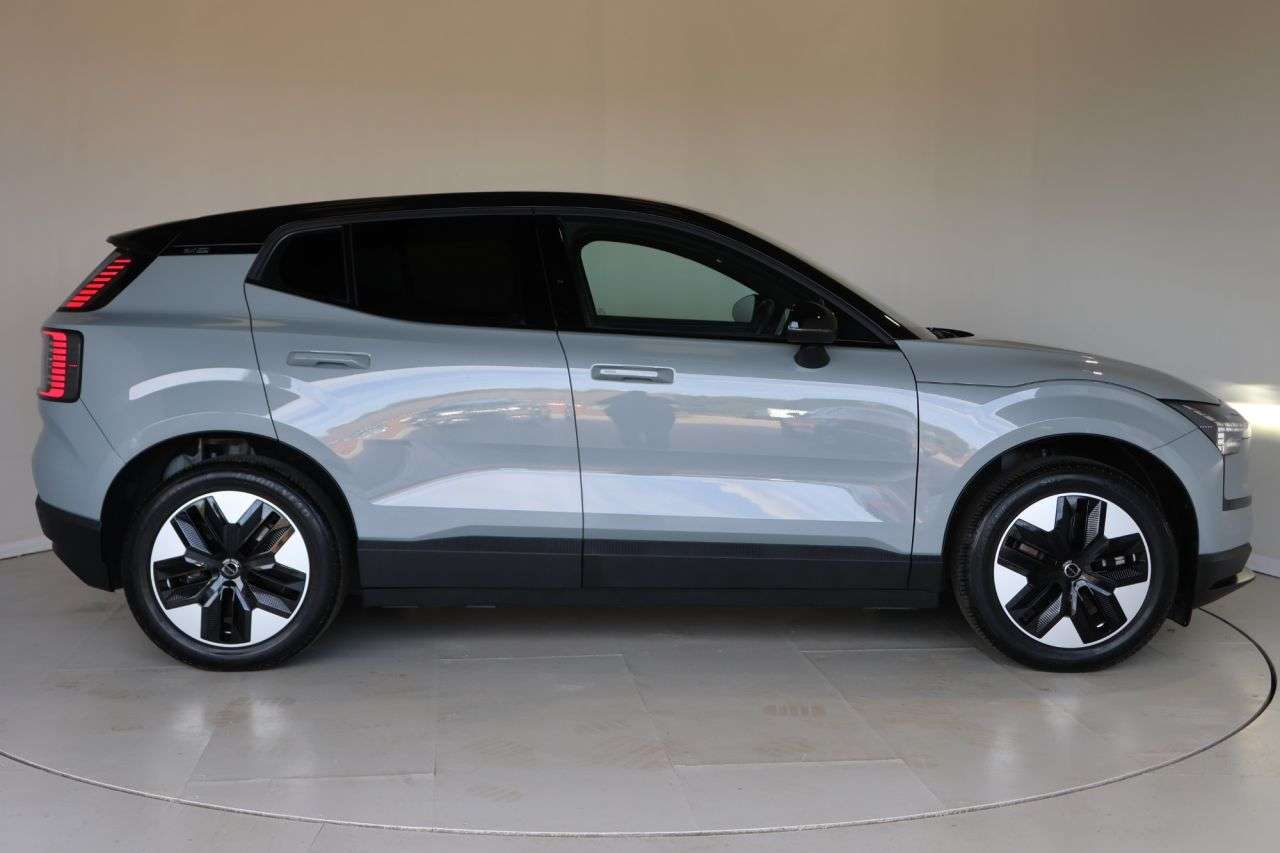 A 2024 VOLVO EX30 Single Motor 51kWh Plus SUV 5dr Electric Auto (272 ps) HEATED STEERING WHEE A 2024 VOLVO EX30 Single Motor 51kWh Plus SUV 5dr Electric Auto (272 ps) HEATED STEERING WHEE