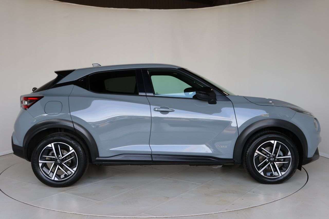 A 2024 NISSAN JUKE 1.6 N-Connecta SUV 5dr Petrol Hybrid Auto Euro 6 (143 ps) FREE 24 MONTH WAR A 2024 NISSAN JUKE 1.6 N-Connecta SUV 5dr Petrol Hybrid Auto Euro 6 (143 ps) FREE 24 MONTH WAR