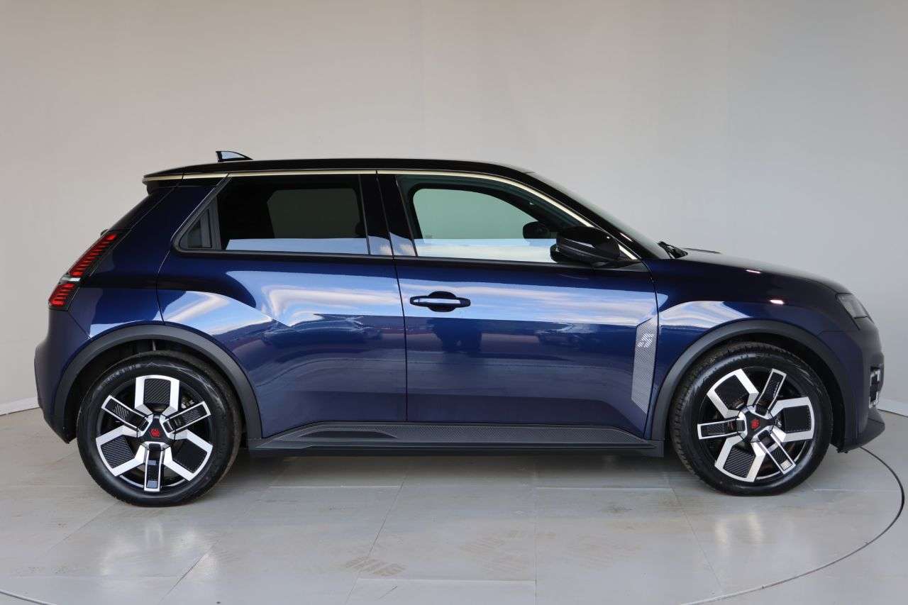 A 2025 RENAULT 5 E-TECH ELECTRIC urban range 40kWh techno Hatchback 5dr Electric Auto (120 ps) FULL RENAULT A 2025 RENAULT 5 E-TECH ELECTRIC urban range 40kWh techno Hatchback 5dr Electric Auto (120 ps) FULL RENAULT