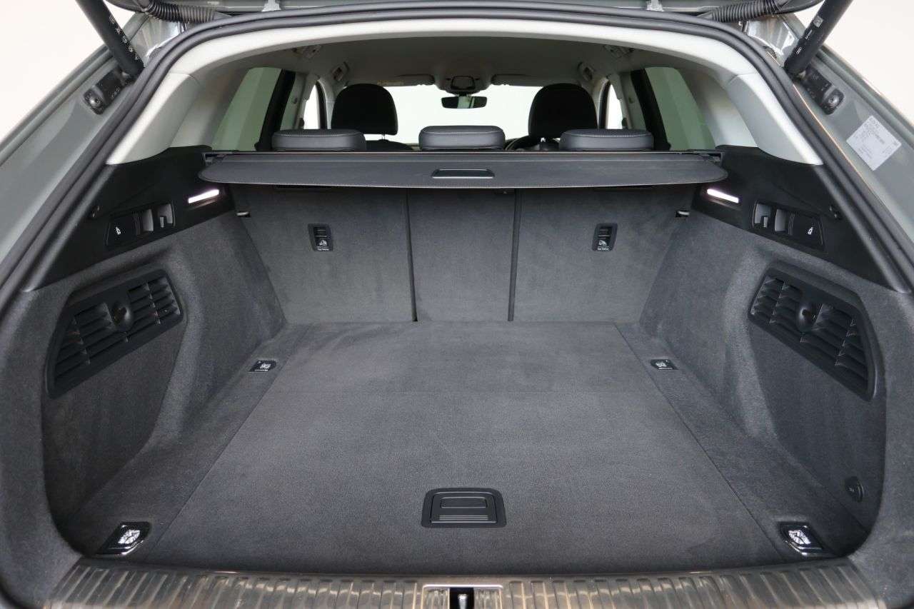 2023 AUDI Q8 E-TRON 2023 AUDI Q8 E-TRON