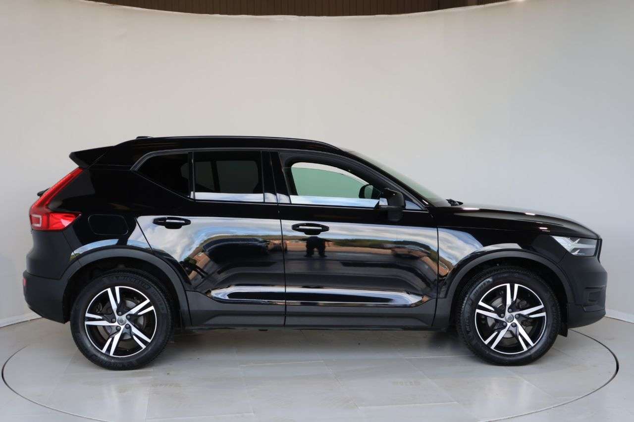 A 2021 VOLVO XC40 1.5 T3 R-Design SUV 5dr Petrol Auto Euro 6 (s/s) (163 ps) FULL SERVICE HIST A 2021 VOLVO XC40 1.5 T3 R-Design SUV 5dr Petrol Auto Euro 6 (s/s) (163 ps) FULL SERVICE HIST