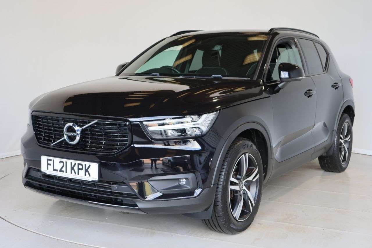 A 2021 VOLVO XC40 1.5 T3 R-Design SUV 5dr Petrol Auto Euro 6 (s/s) (163 ps) FULL SERVICE HIST A 2021 VOLVO XC40 1.5 T3 R-Design SUV 5dr Petrol Auto Euro 6 (s/s) (163 ps) FULL SERVICE HIST