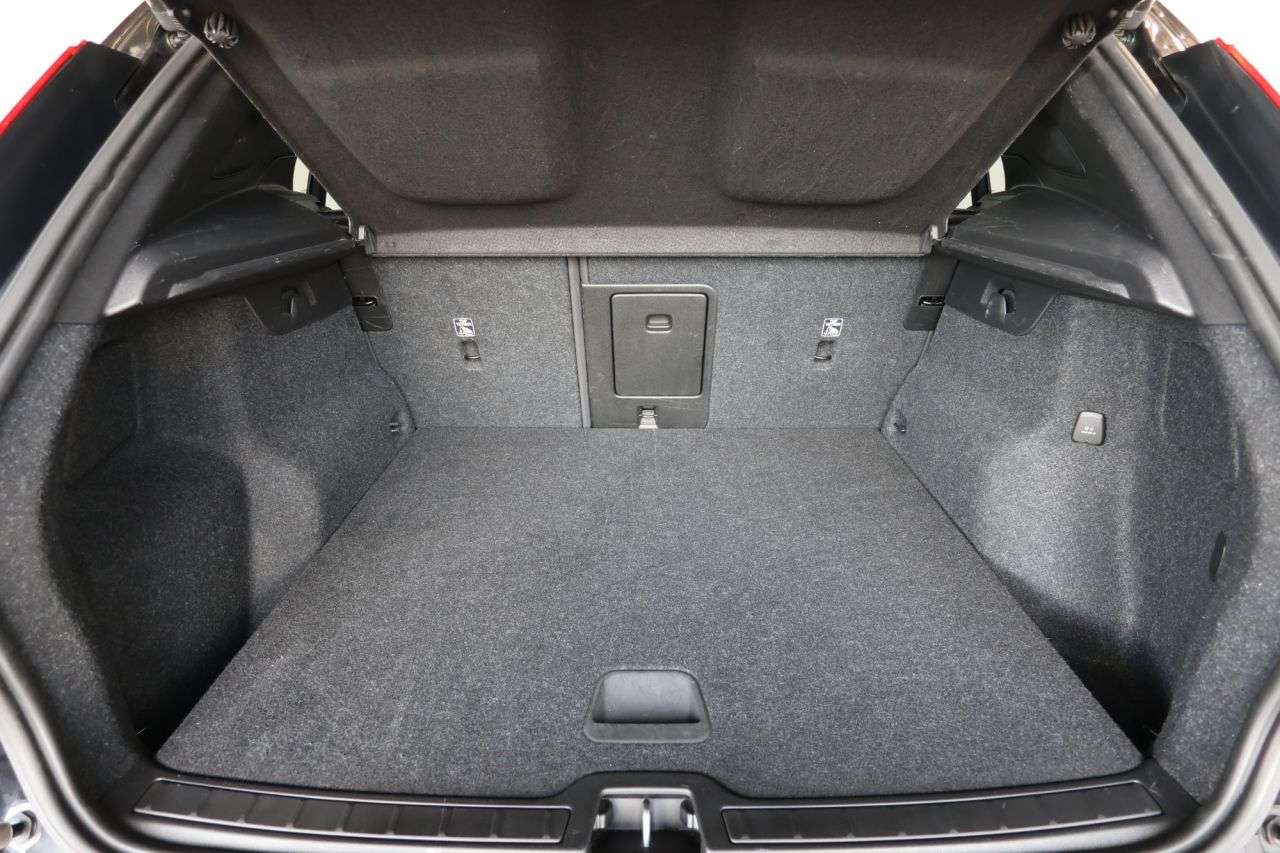 2021 VOLVO XC40 2021 VOLVO XC40