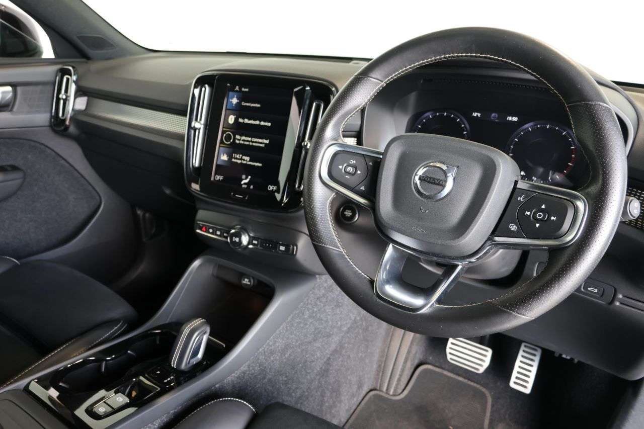 2021 VOLVO XC40 2021 VOLVO XC40