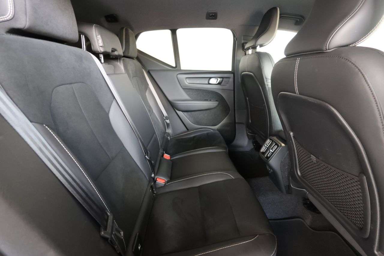 2021 VOLVO XC40 2021 VOLVO XC40