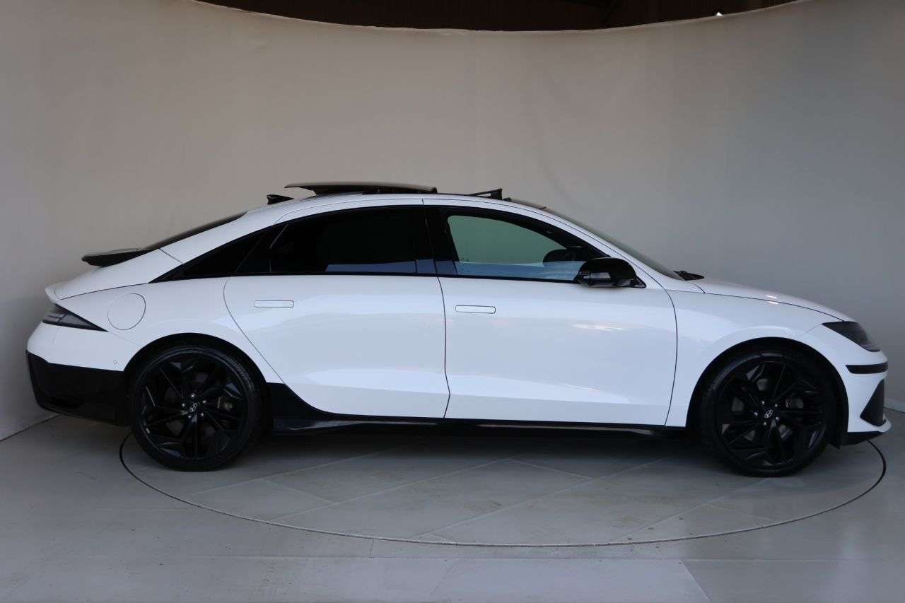 A 2023 HYUNDAI IONIQ 6 77.4kWh First Edition Saloon 4dr Electric Auto AWD (325 ps) HEATED STEERING A 2023 HYUNDAI IONIQ 6 77.4kWh First Edition Saloon 4dr Electric Auto AWD (325 ps) HEATED STEERING