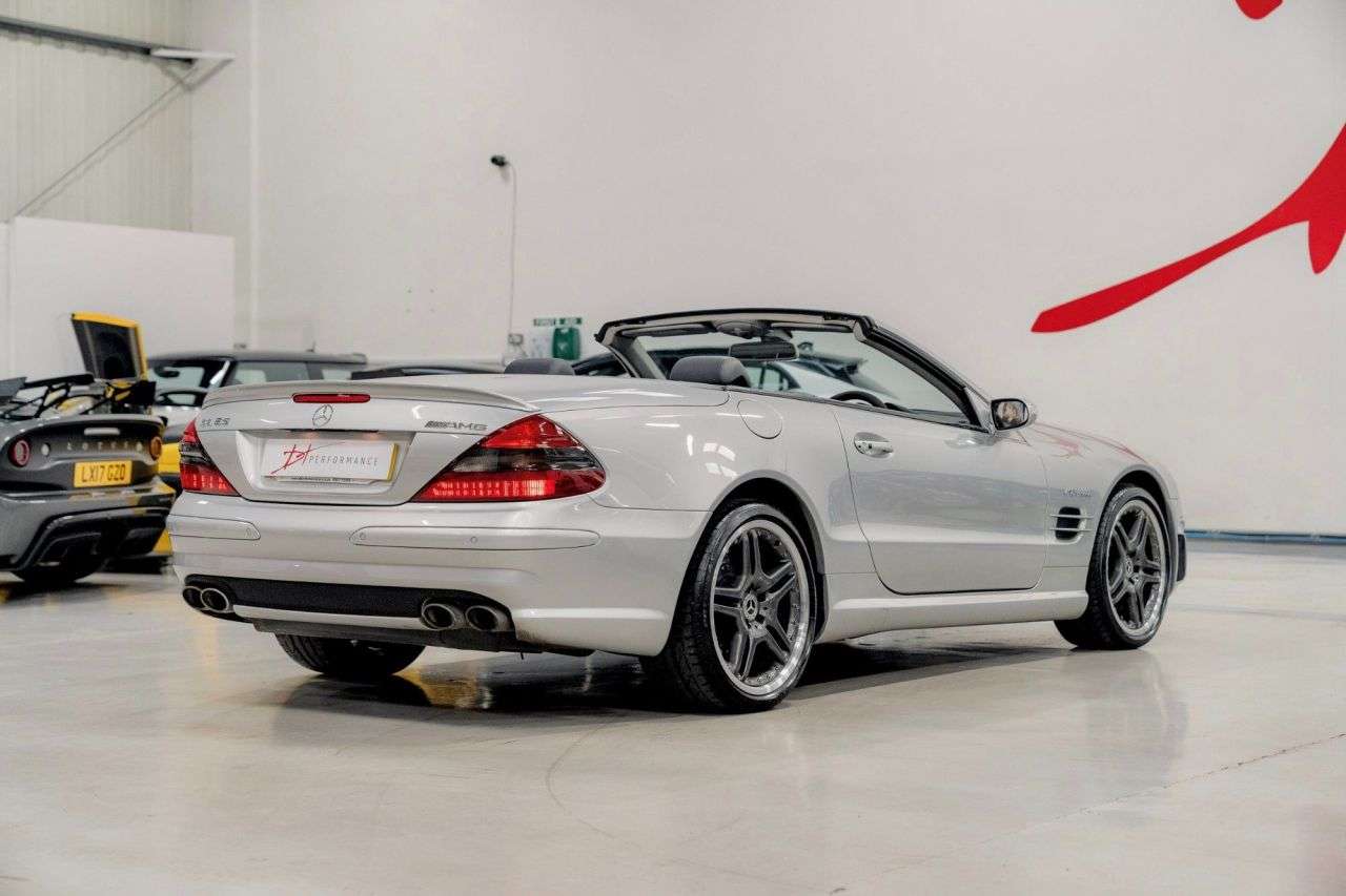 A 2005 MERCEDES-BENZ SL 6.0 SL65 AMG 2dr A 2005 MERCEDES-BENZ SL 6.0 SL65 AMG 2dr